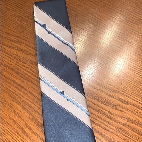 Vtg Lilly Dache gray & tan silk/polyester tie - Picture 3 of 6